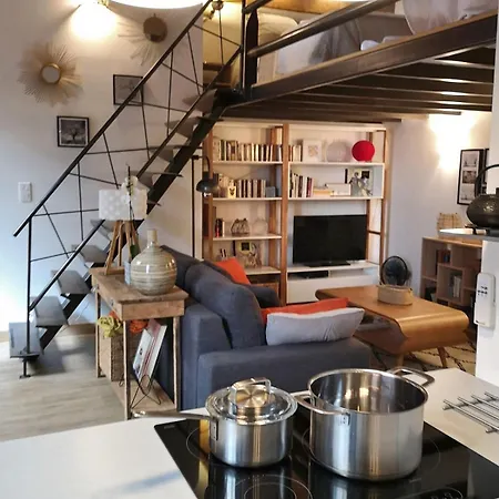 Authentic Loft With Mezzanine & Exposed Stones Heart Of 아파트 *