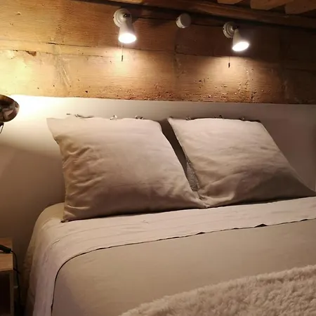 Apartman Authentic Loft With Mezzanine & Exposed Stones Heart Of